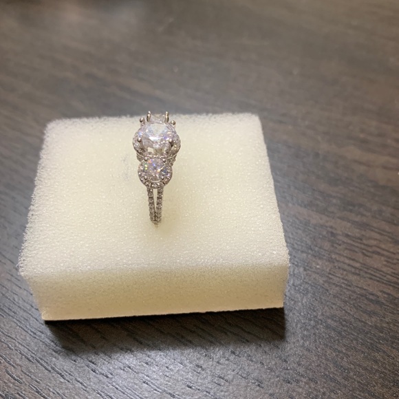 Sterling silver and cubic zirconia ring - Picture 4 of 5